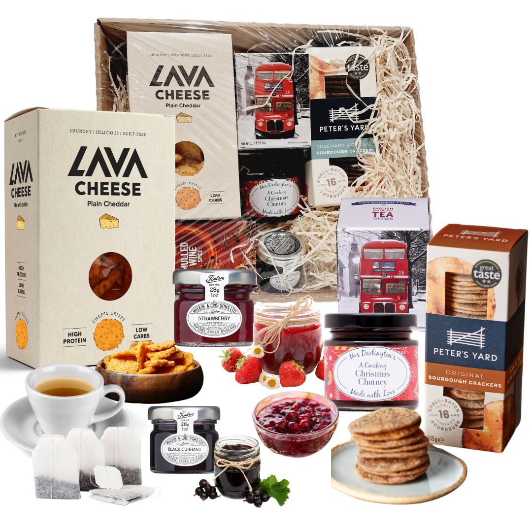 Luxury Christmas Cheese & Crackers Hamper Basket – Deluxe Food Gift with Cheese, Biscuits, Jam, Chutney & Tea – Festive Gift for Couples, Families & Food Lovers